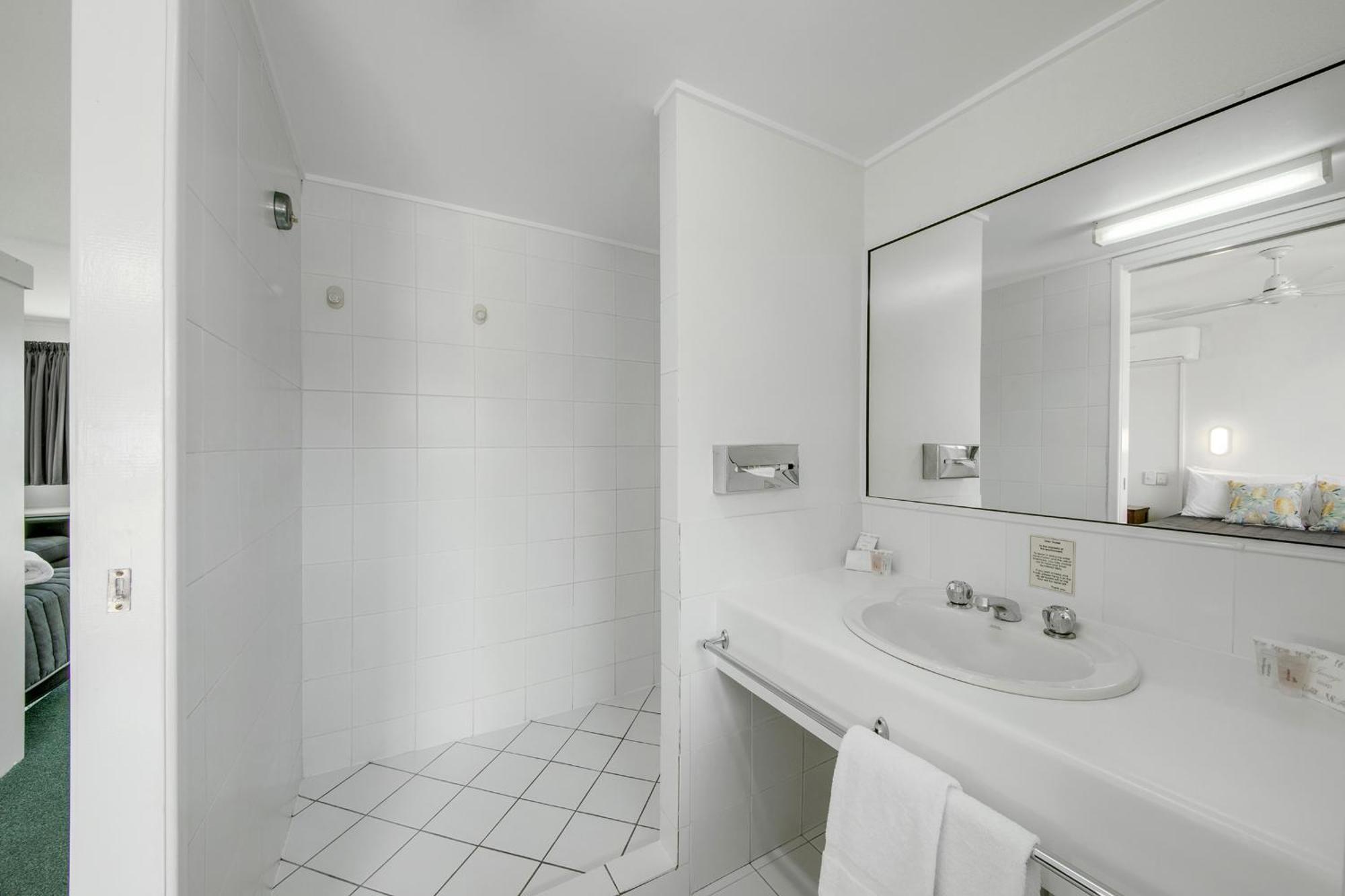 Reef Adventureland Motor Inn Tannum Sands Esterno foto