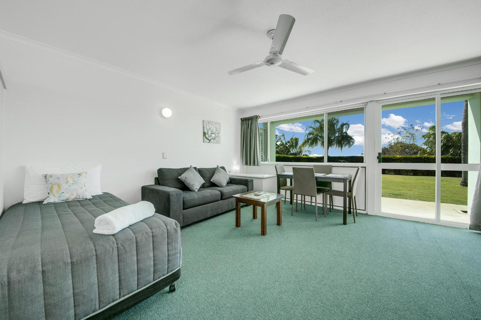 Reef Adventureland Motor Inn Tannum Sands Esterno foto