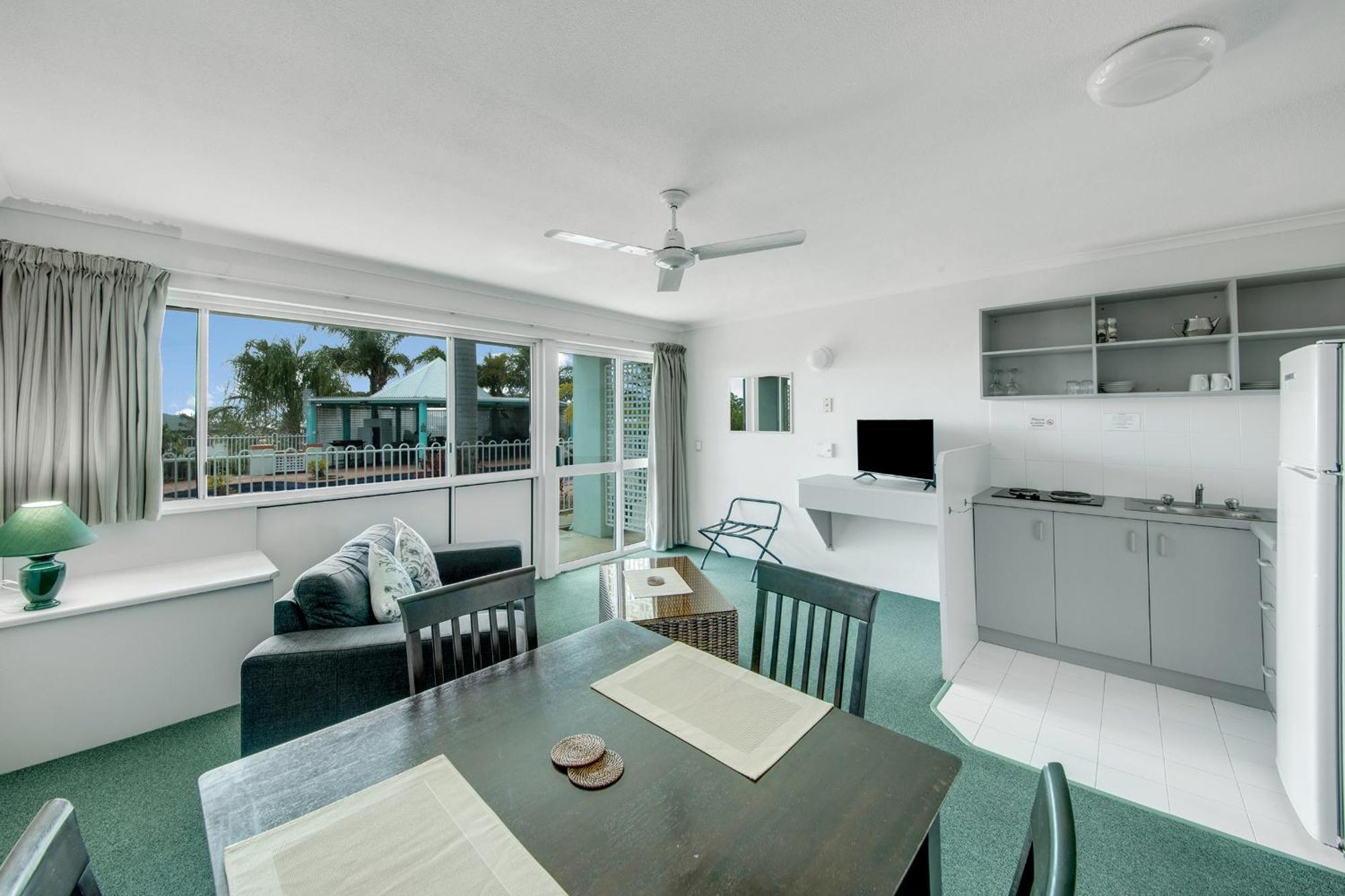 Reef Adventureland Motor Inn Tannum Sands Esterno foto