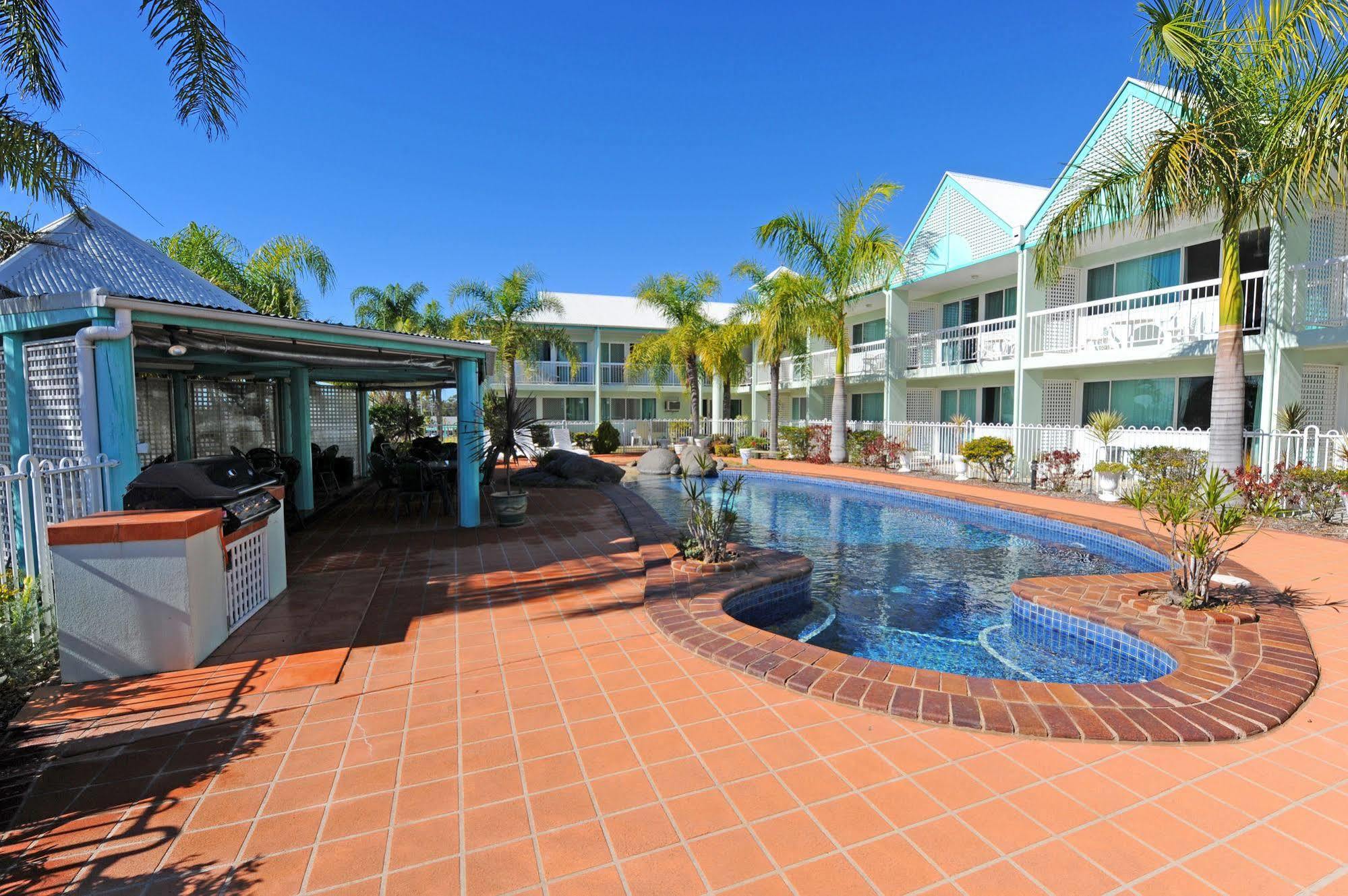 Reef Adventureland Motor Inn Tannum Sands Esterno foto